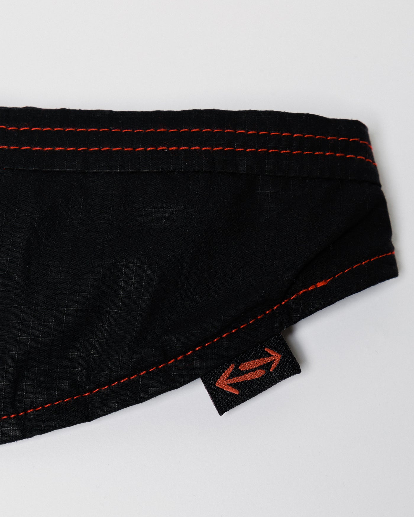 Outnback Running Strap in black, WAWWA logo tab detail